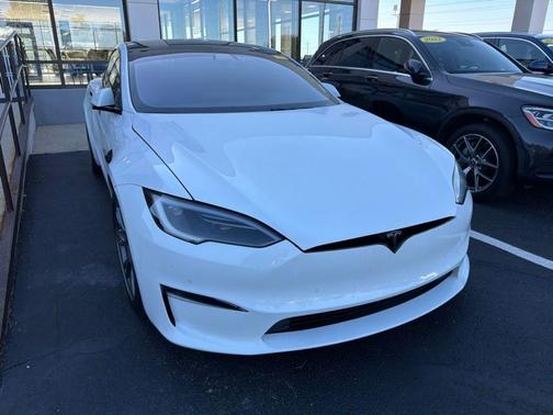 Pearl White 2022 Tesla Model S Plaid