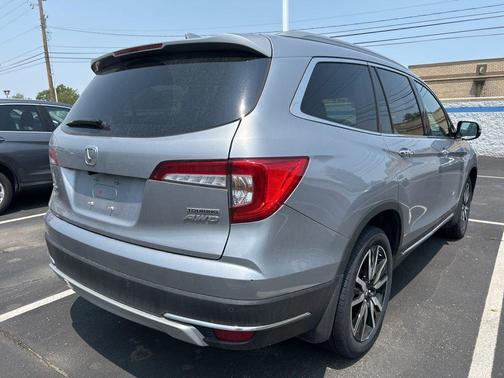 2022 Honda Pilot Touring 8-Passenger
