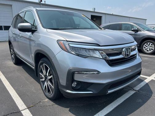 2022 Honda Pilot Touring 8-Passenger