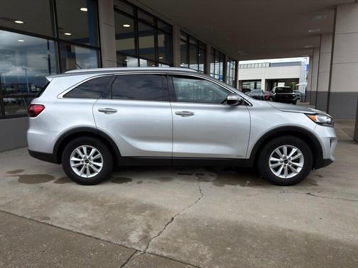 Sparkling Silver 2020 Kia Sorento LX