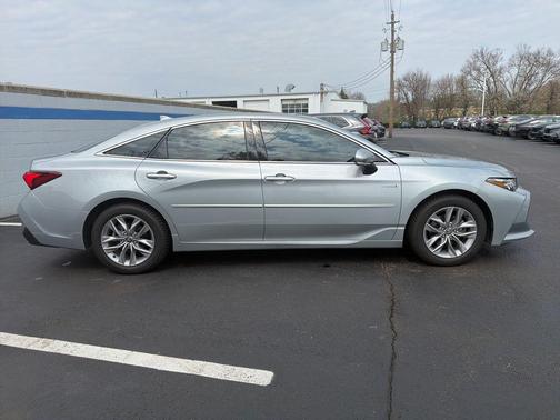Celestial Silver Metallic 2021 Toyota Avalon Hybrid XLE