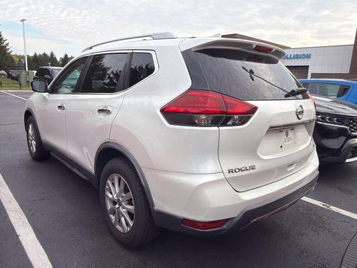 Pearl White 2017 Nissan Rogue SV