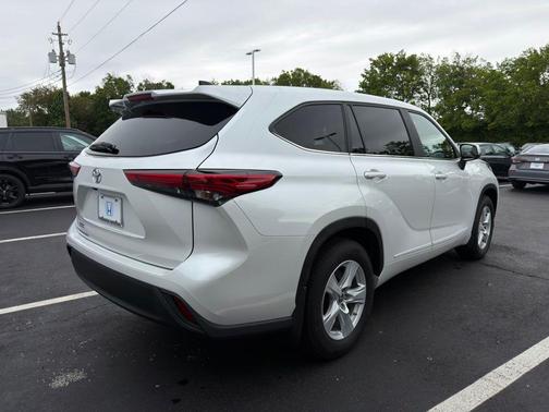 Pearl 2023 Toyota Highlander L