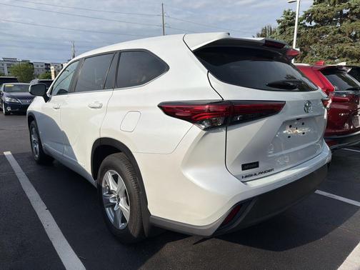 Pearl 2023 Toyota Highlander L
