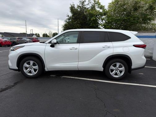 Pearl 2023 Toyota Highlander L
