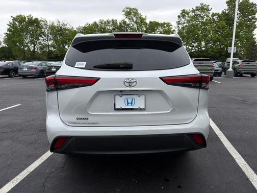 Pearl 2023 Toyota Highlander L