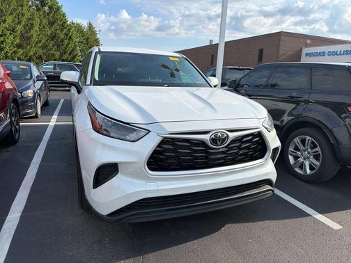 Pearl 2023 Toyota Highlander L