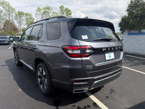 Modern Steel Metallic 2026 Honda Pilot Elite