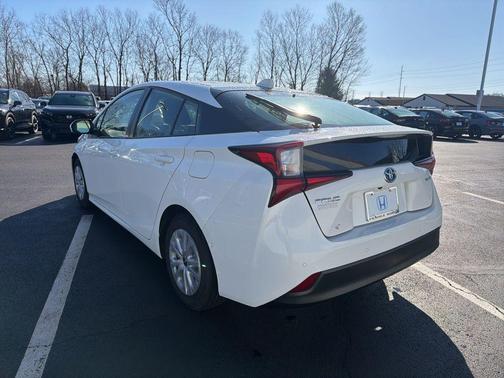 2021 Toyota Prius LE