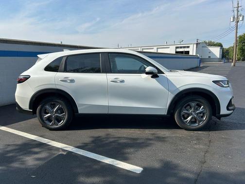 Platinum White Pearl 2026 Honda HR-V LX