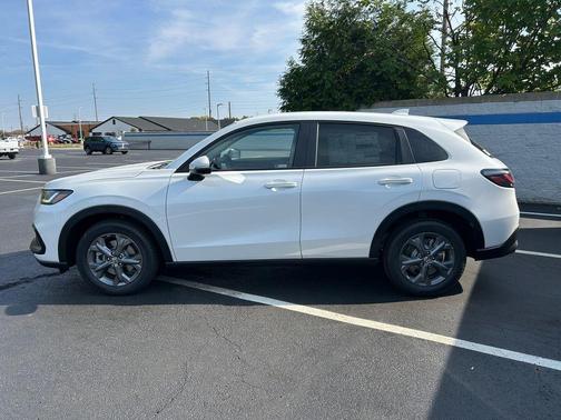 Platinum White Pearl 2026 Honda HR-V LX