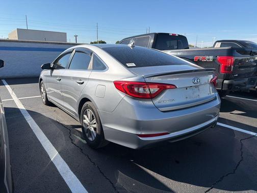 2017 Hyundai SONATA SE