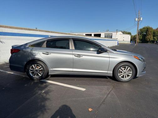 2017 Hyundai SONATA SE