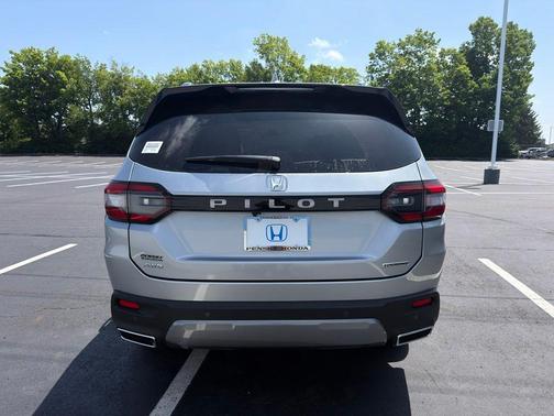 Solar Silver Metallic 2026 Honda Pilot Touring