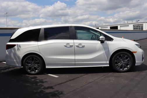 Platinum White Pearl 2027 Honda Odyssey Touring