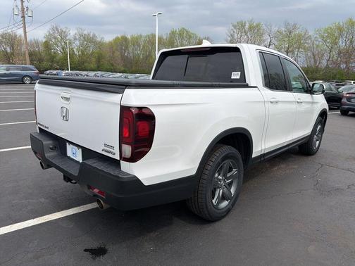 Platinum White 2023 Honda Ridgeline RTL
