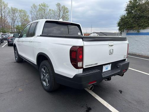 Platinum White 2023 Honda Ridgeline RTL