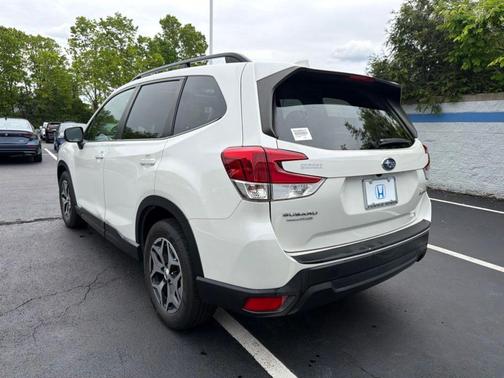 Crystal White Pearl 2019 Subaru Forester Premium