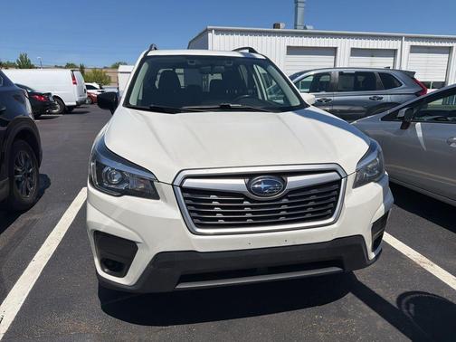 Crystal White Pearl 2019 Subaru Forester Premium