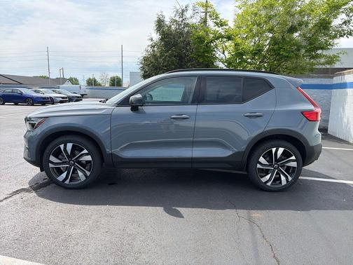 Gray Metallic 2023 Volvo XC40 B5 Plus Dark Theme