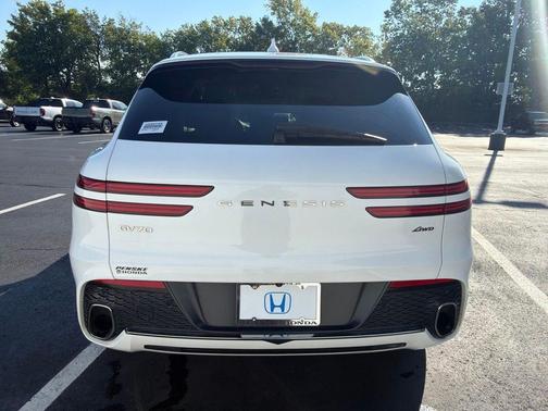 White 2022 Genesis GV70 2.5T