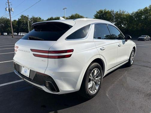 White 2022 Genesis GV70 2.5T