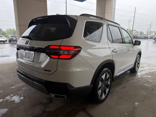 Platinum White Pearl 2026 Honda Pilot Touring