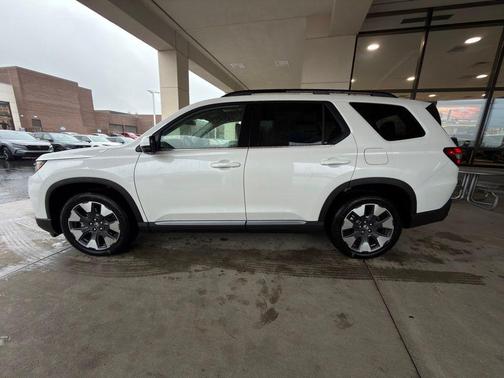 Platinum White Pearl 2026 Honda Pilot Touring