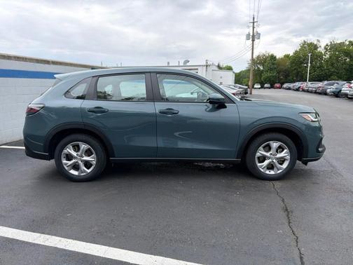 Pearl 2023 Honda HR-V LX