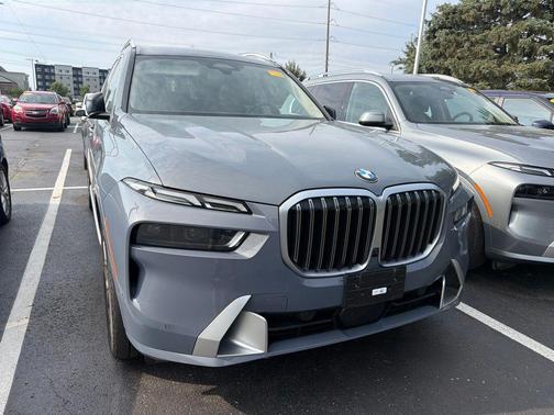 Copper Metallic 2026 BMW X7 xDrive40i