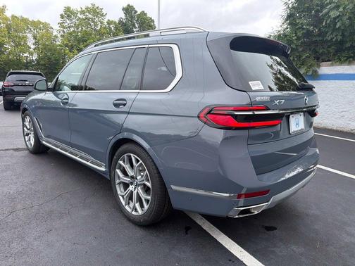 Copper Metallic 2026 BMW X7 xDrive40i