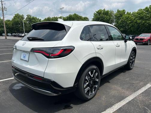 Platinum White Pearl 2027 Honda HR-V EX-L