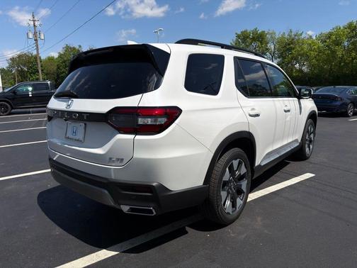 Platinum White Pearl 2026 Honda Pilot Elite