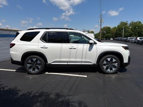 Platinum White Pearl 2026 Honda Pilot Elite
