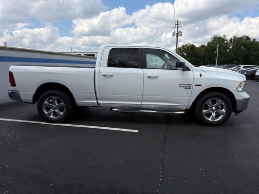 Bright White Clearcoat 2019 RAM 1500 Classic Big Horn