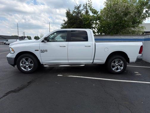 Bright White Clearcoat 2019 RAM 1500 Classic Big Horn