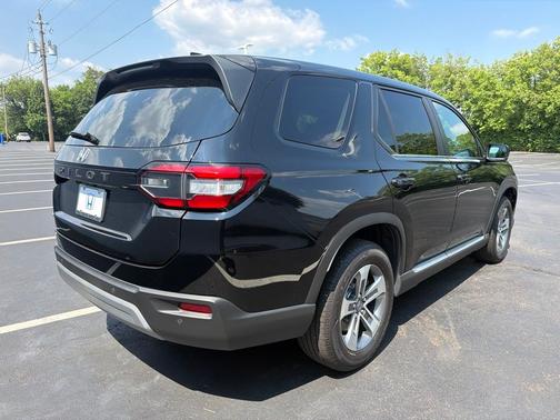 Crystal Black Pearl 2023 Honda Pilot EX-L