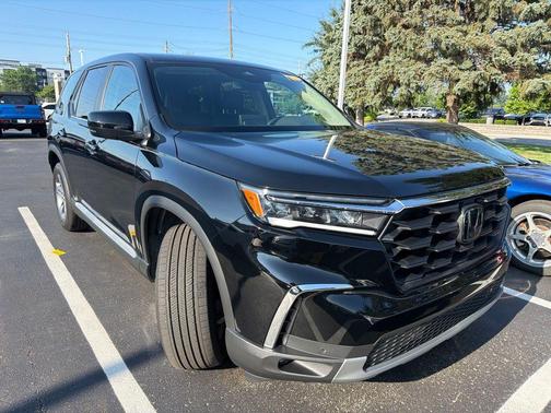 Crystal Black Pearl 2023 Honda Pilot EX-L 8-Passenger