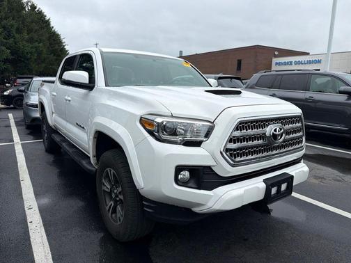 Super White 2016 Toyota Tacoma TRD Sport
