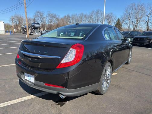 2015 Lincoln MKS Base