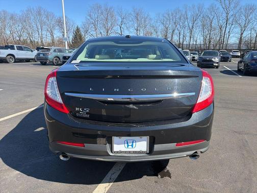 2015 Lincoln MKS Base