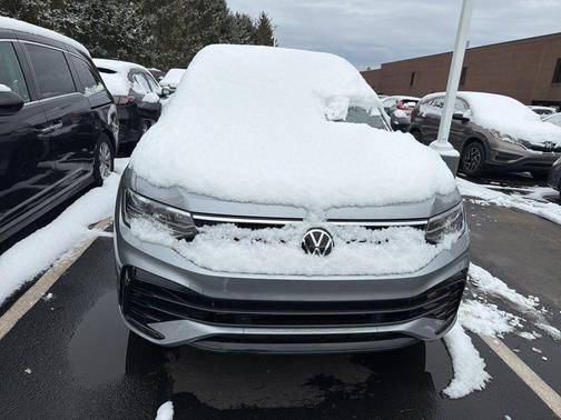 2023 Volkswagen Tiguan 2.0T SE R-Line Black