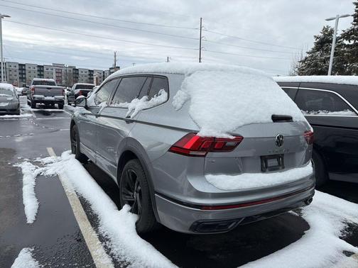 2023 Volkswagen Tiguan 2.0T SE R-Line Black