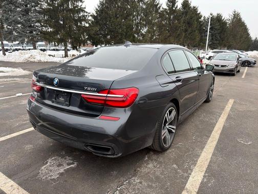 2017 BMW 750 i