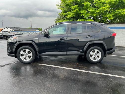 2020 Toyota RAV4 Hybrid XLE