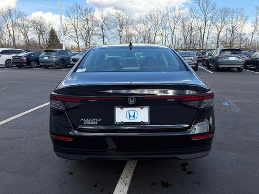 Crystal Black Pearl 2026 Honda Accord SE