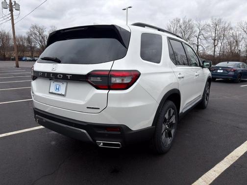 Platinum White Pearl 2026 Honda Pilot Touring