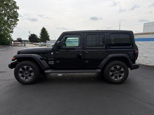 Black Clearcoat 2019 Jeep Wrangler Unlimited Sahara