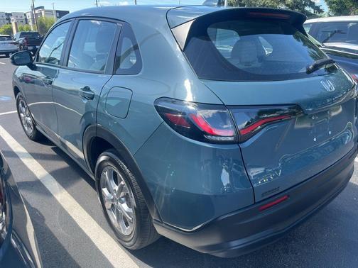 Pearl 2023 Honda HR-V LX