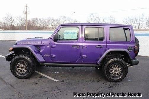 Photo 2 of 51 of 2023 Jeep Wrangler Rubicon 392